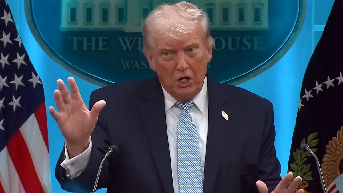 Trump alza a sorpresa al 25% i dazi sulle auto europee. La Commissione Ue: «Tuteleremo i nostri interessi»
