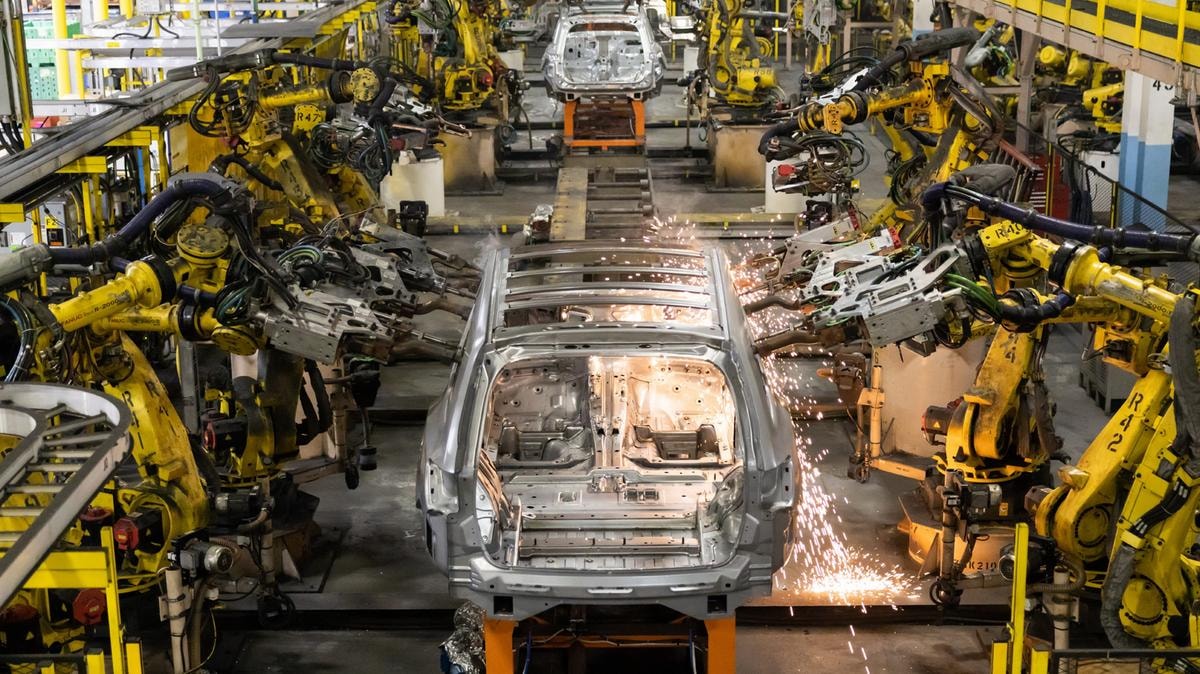 Auto, la guerra in Iran pesa sui costi di Stellantis, GM e Ford: maxi-stangata da 5 miliardi nel 2026 