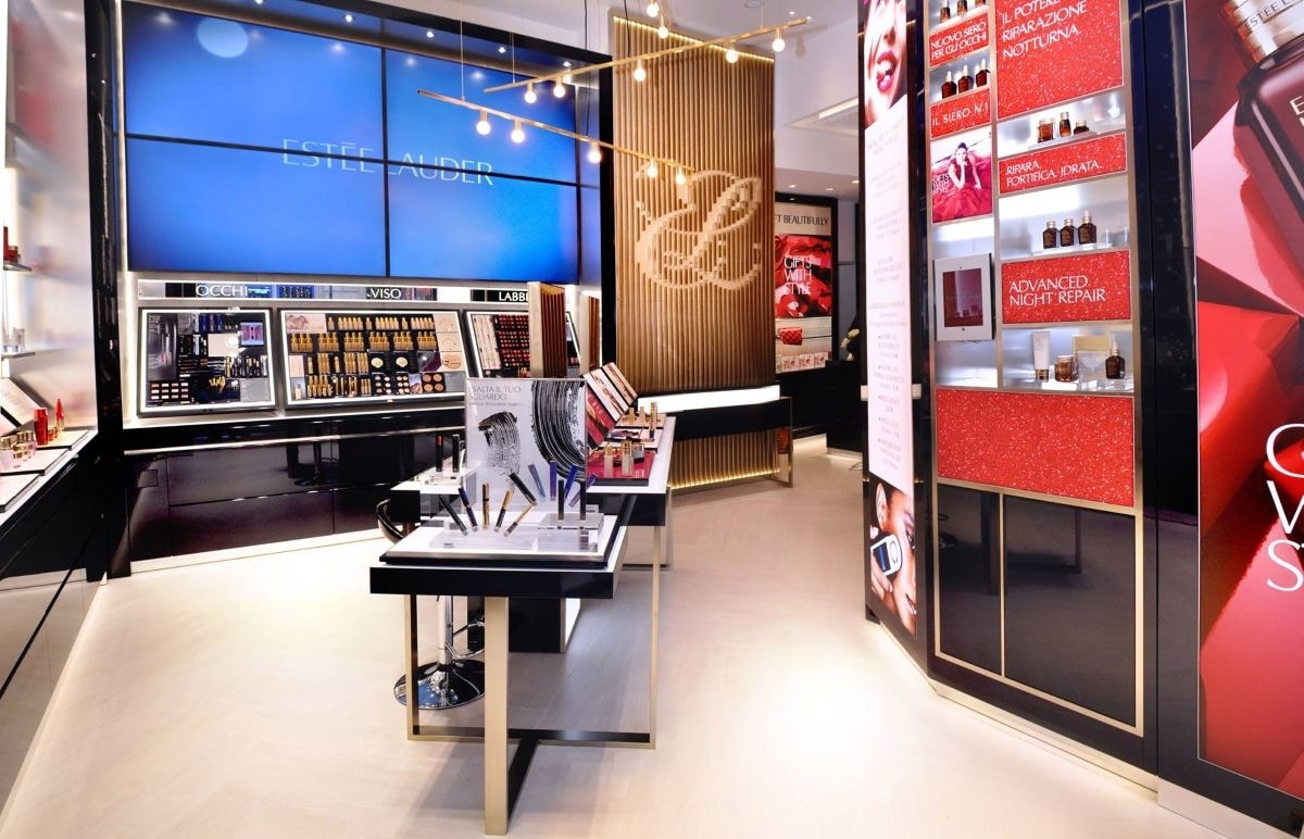 Una boutique Estée Lauder (ph Imagoeconomica)