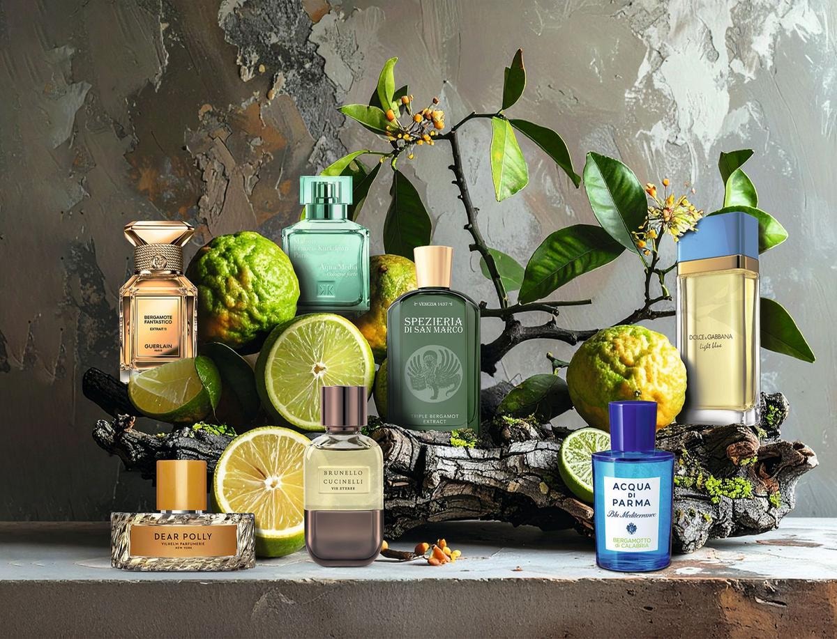 In primo piano, da sinistra: Vilhelm Parfumerie di Dear Polly (50 ml, 175 euro); Vie Eteree di Brunello Cucinelli (100 ml, 295 euro); Bergamotto di Calabria di Acqua di Parma (100 ml, 165 euro). Sullo sfondo, da sinistra:  Bergamote Fantastico Extrait 11 di Guerlain  (50 ml, 550 euro); Aqua Media Cologne Forte di Maison Francis Kurkdjian Paris (70 ml, 205 euro); Triple Bergamot Extract di Spezieria di San Marco  (100 ml, 110 euro), Ligth Blue Eau de Parfum Pour Femme di Dolce&Gabbana  (100 ml, 123 euro).