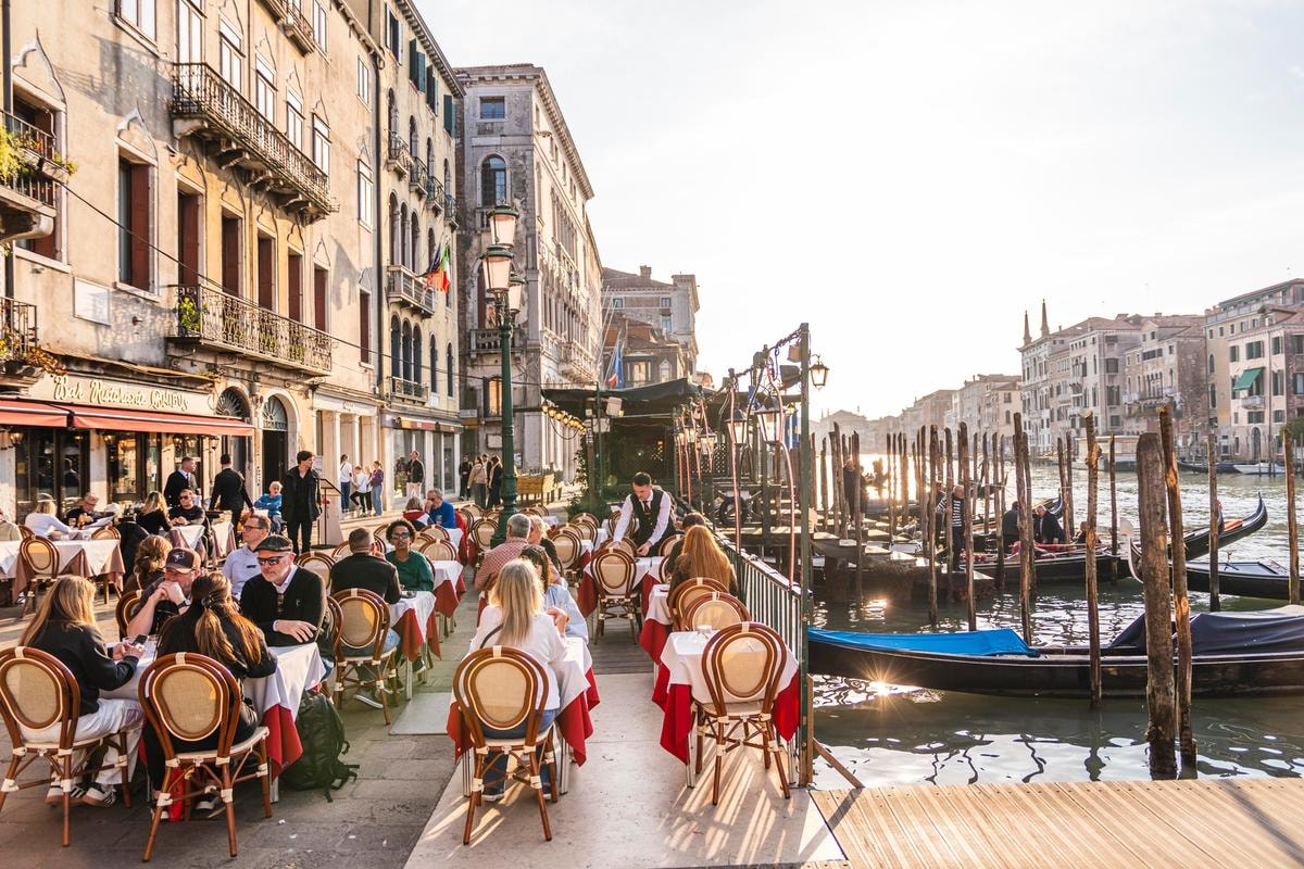 Venezia in mostra e a tavola: i 5 ristoranti storici dove mangiare durante la Biennale