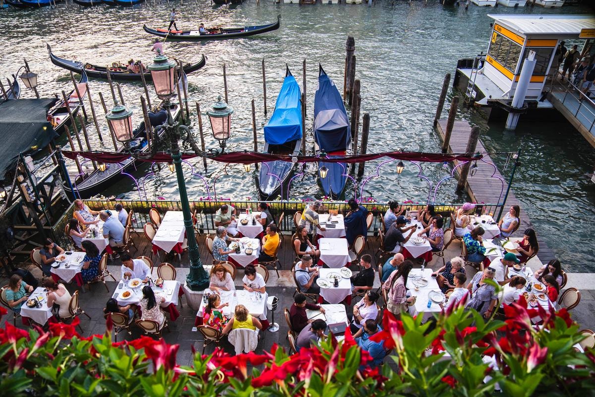 Venezia in mostra e a tavola: i 5 ristoranti storici dove mangiare durante la Biennale
