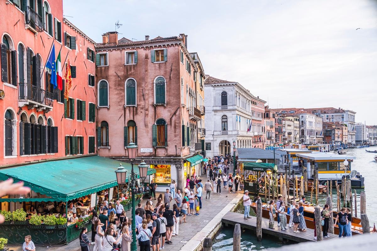 Venezia in mostra e a tavola: i 5 ristoranti storici dove mangiare durante la Biennale