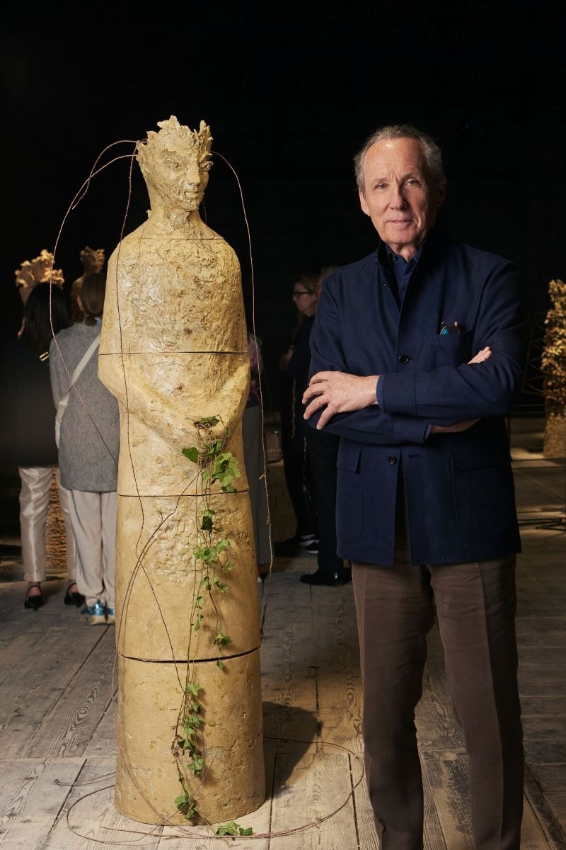 Gildo Zegna accanto a un'opera di Chiara Camoni al Padiglione Italia della 61° Biennale di Venezia (courtesy Zegna)