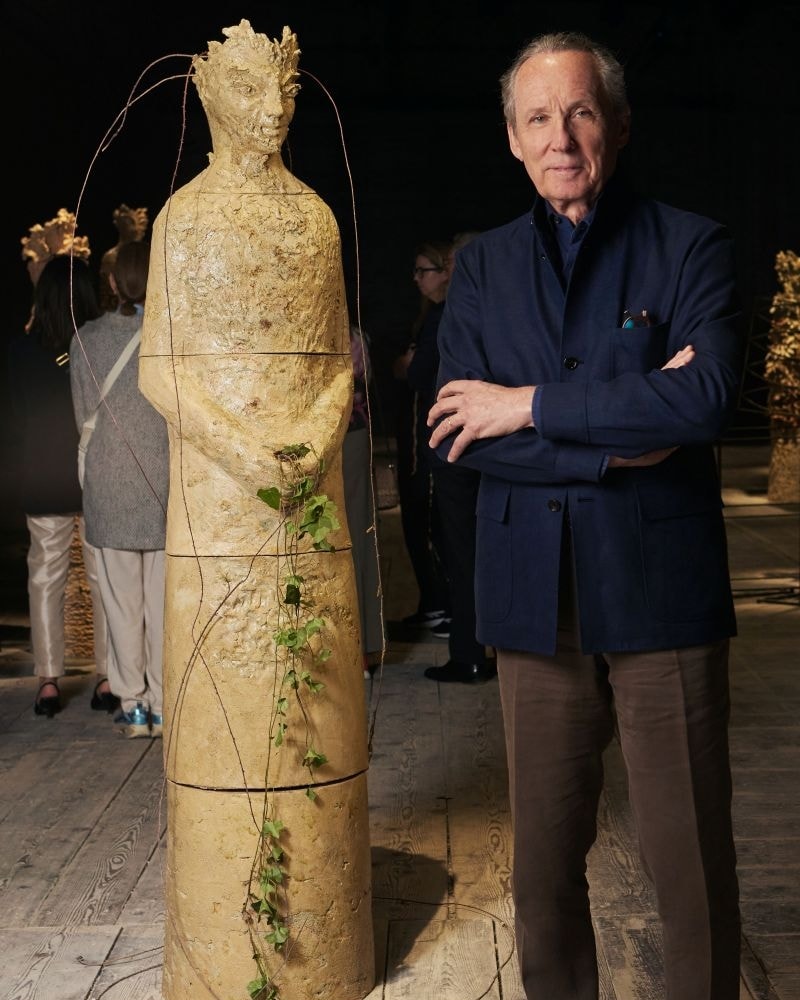 Gildo Zegna accanto a un'opera di Chiara Camoni al Padiglione Italia della 61° Biennale di Venezia (courtesy Zegna)