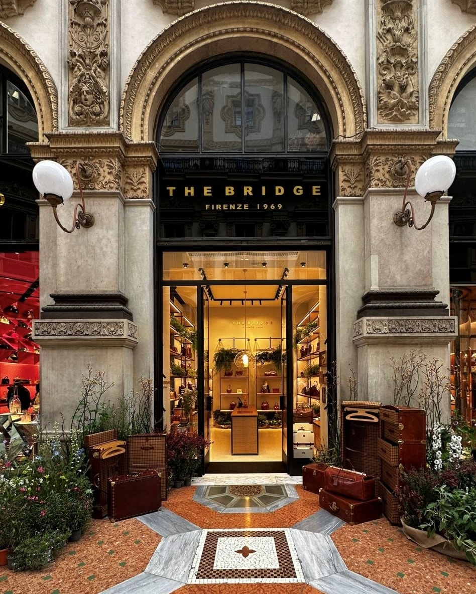 La boutique The bridge in Galleria Vittorio Emanuele II (courtesy The bridge)