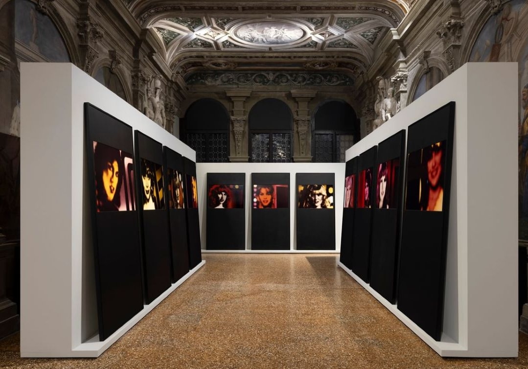 Un'immagine dell'esposizione Helter Skelter: Arthur Jafa and Richard Prince di Fondazione Prada (courtesy Fondazione Prada)