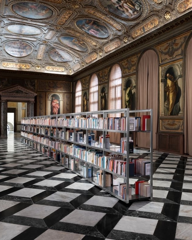 La mostra di Bulgari alla biblioteca Marciana alla 61ª Biennale di Venezia (courtesy Bulgari)