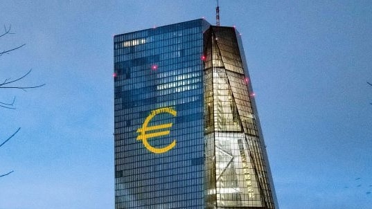 Così la guerra in Iran peserà su pil e inflazione dell’Eurozona attraverso consumi e risparmio delle famiglie. La stima Bce