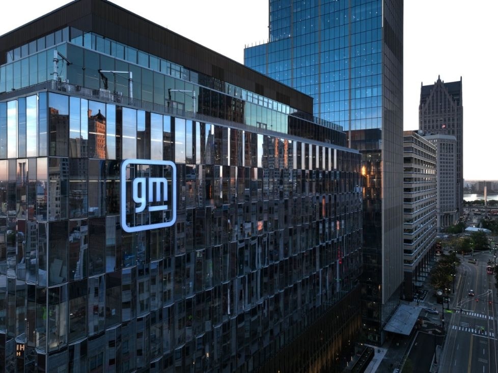 Auto, General Motors taglia fino a 600 posti nell’IT per assumere nuovi talenti sull’AI