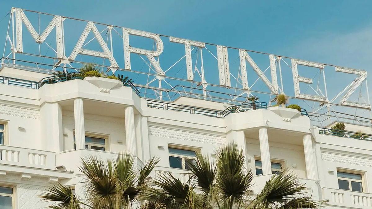 Al Festival di Cannes è The White Lotus 4 a rubare la scena. Ecco i due hotel blindati per le riprese