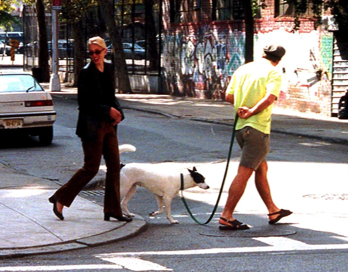 3ADWJ6G 1997 - John F. Kennedy Jr and wife Carolyn Bessette Kennedy walk dog in New York City Tribeca Area (Credit Image: Globe Photos/ZUMAPRESS.com)