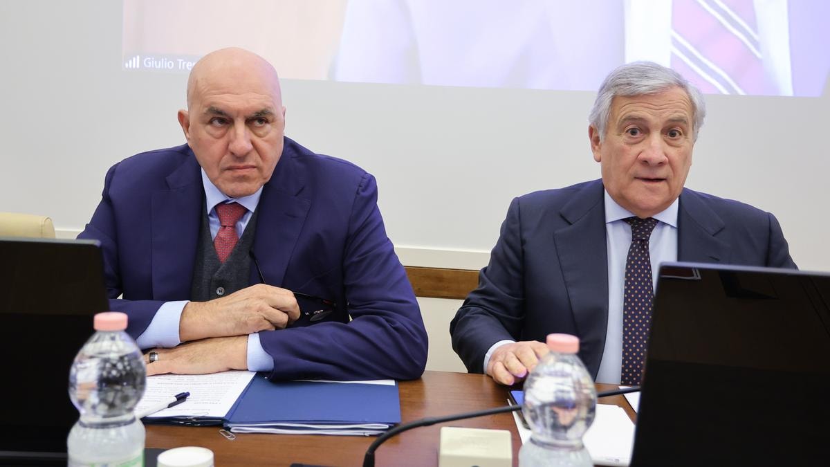 Iran, Crosetto e Tajani alle Camere: «Nessuna missione militare nello Stretto di Hormuz senza il via libera del Parlamento»