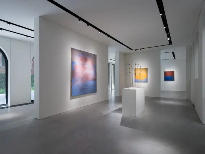 La mostra «Waves» alla 61° Biennale di Venezia (ph Ugo Carmeni studio, courtesy Xerjoff)