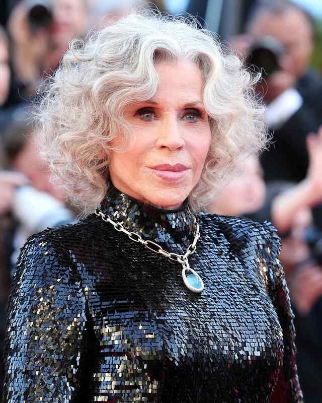 Jane Fonda, con beauty look firmato L'Oréal Paris, sul red carpe inaugurale del 79° Festival di Cannes (courtesy L'Oréal Paris)