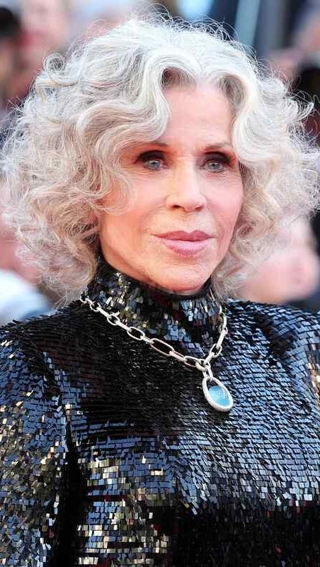 Jane Fonda, con beauty look firmato L'Oréal Paris, sul red carpe inaugurale del 79° Festival di Cannes (courtesy L'Oréal Paris)