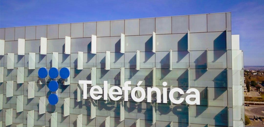 Telefonica riduce la perdita a 411 milioni nel trimestre. Un anno fa il rosso era di 1,3 miliardi