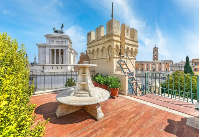 Roma, il lusso torna a guardare dall’alto: venduto attico da oltre 12 milioni nel cuore monumentale della Capitale