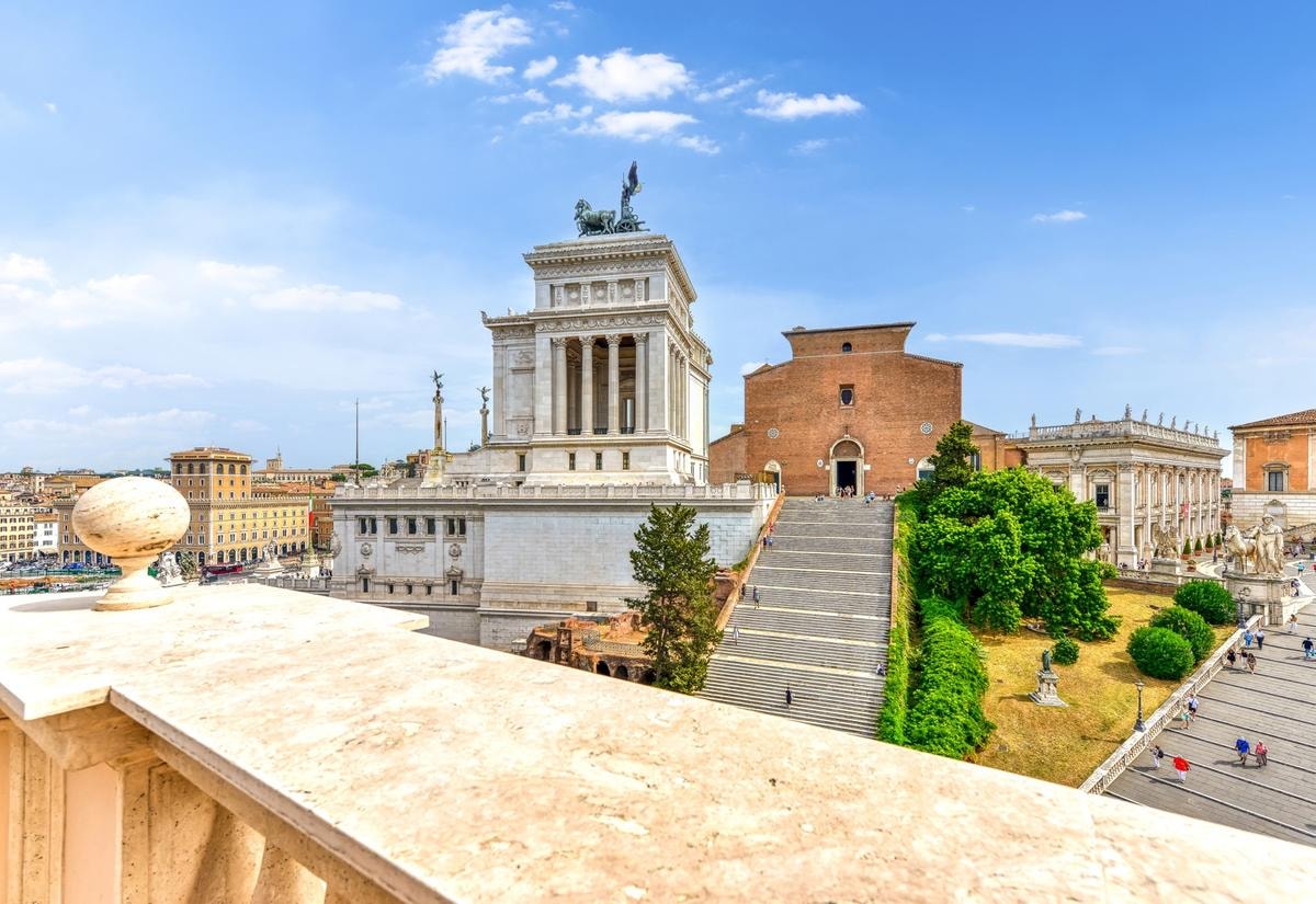 Roma, il lusso torna a guardare dall’alto: venduto attico da oltre 12 milioni nel cuore monumentale della Capitale