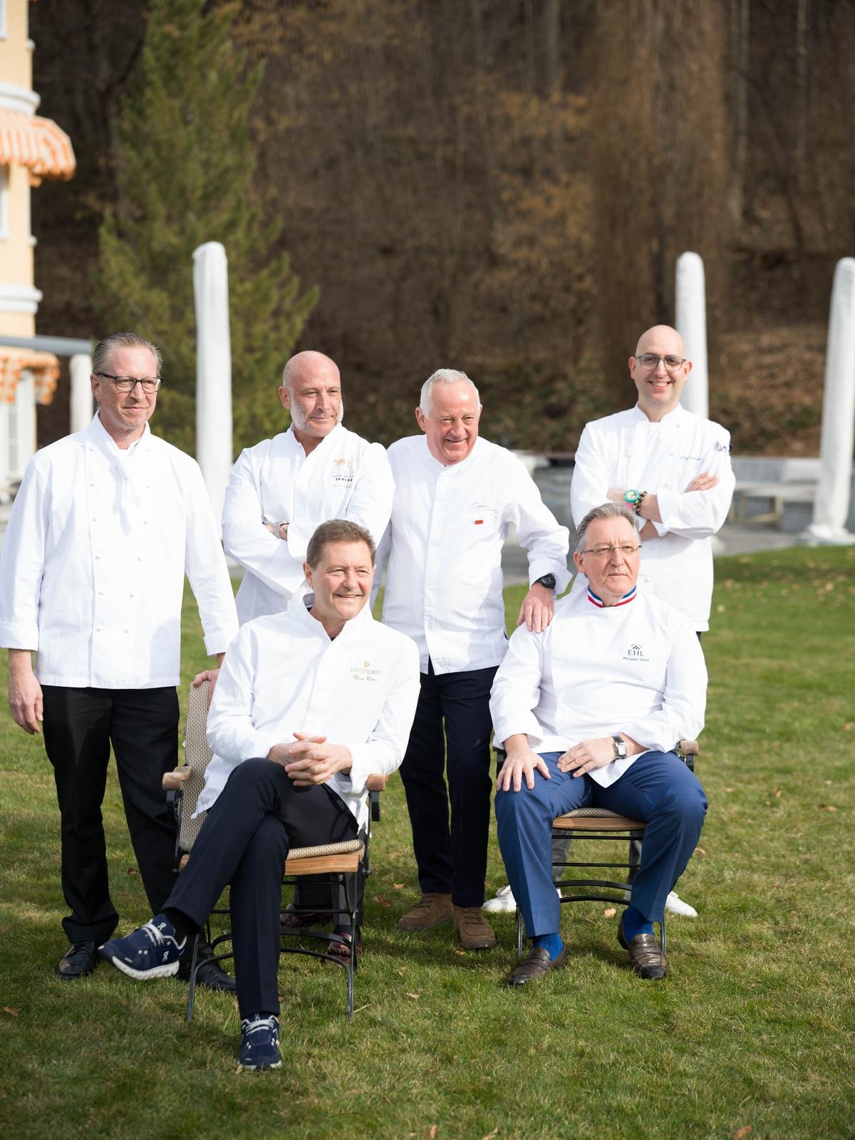 I sei chef della giuria. In piedi, da inistra: Gregore Zimmermann, Marco Ortolani, Edgar Bovier, Francesco de Bartolomei. Seduti, da sinistra: Chicco Cerea e Philippe Gobet.