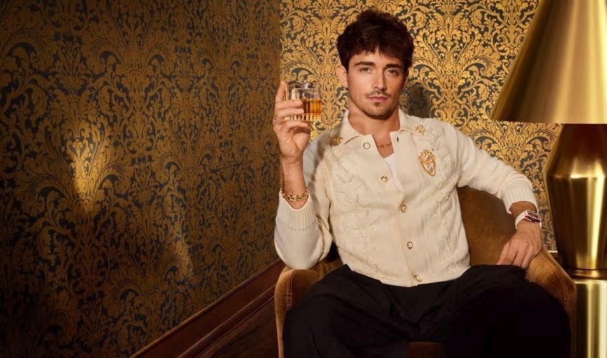 Charles Leclerc con Chivas Regal crea un whisky limited edition. Il nome lo sapete è il suo numero 