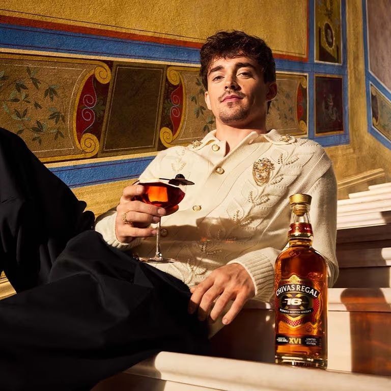 Charles Leclerc con Chivas Regal crea un whisky limited edition. Il nome lo sapete è il suo numero 