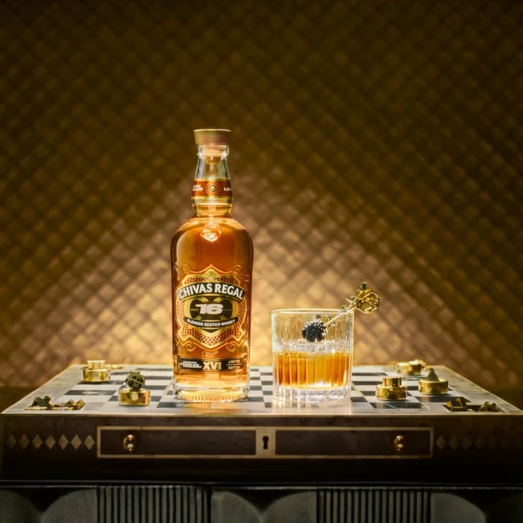 Charles Leclerc con Chivas Regal crea un whisky limited edition. Il nome lo sapete è il suo numero 