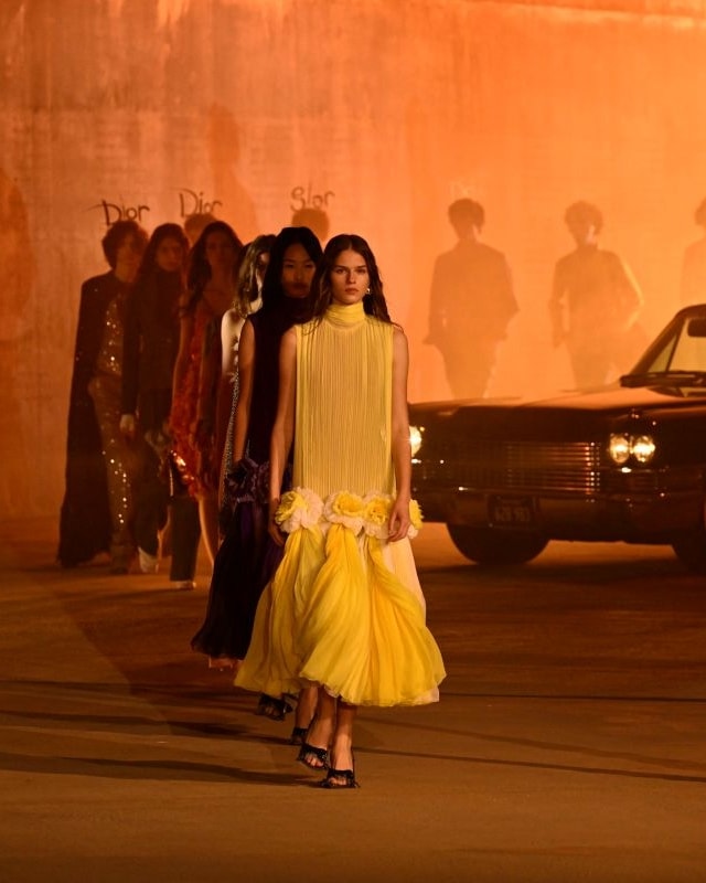 Il finale della sfilata Dior cruise 2027 (ph Francesc Ten/MFF)