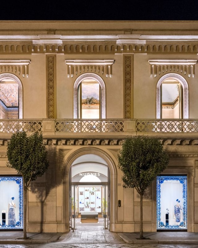 Un'immagine della boutique Nugnes e le vetrine Dolce&Gabbana (courtesy Dolce&Gabbana)