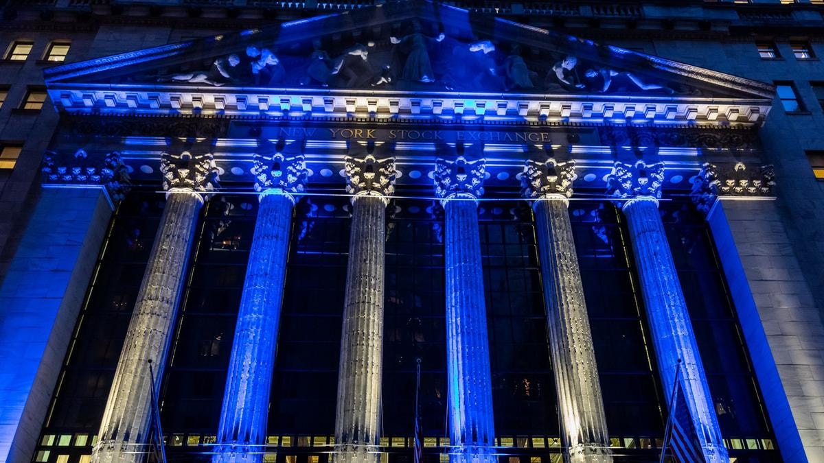La diretta da Wall Street | Listini Usa chiudono in rosso. Scendono i titoli tech, salgono i rendimenti del Treasury