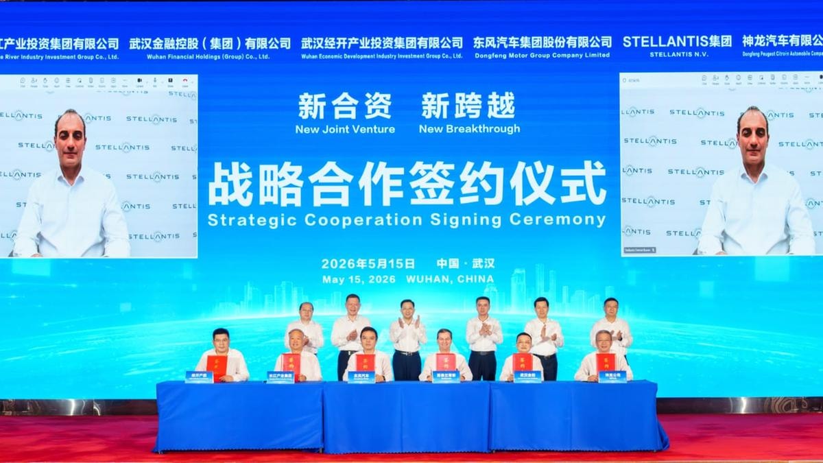 La firma dell'accordo Stellantis-Dongfeng