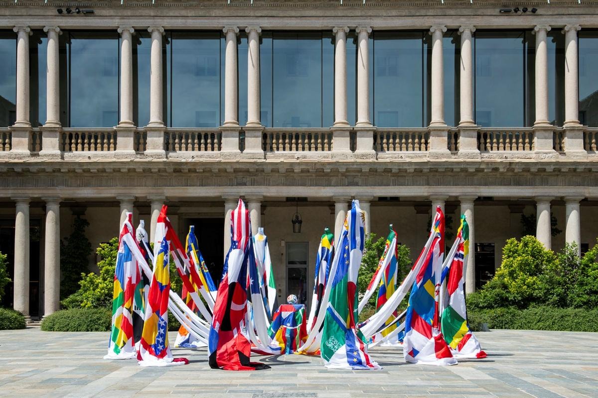 L'installazione «Football for all» al Portrait Milano (courtesy Dazn)