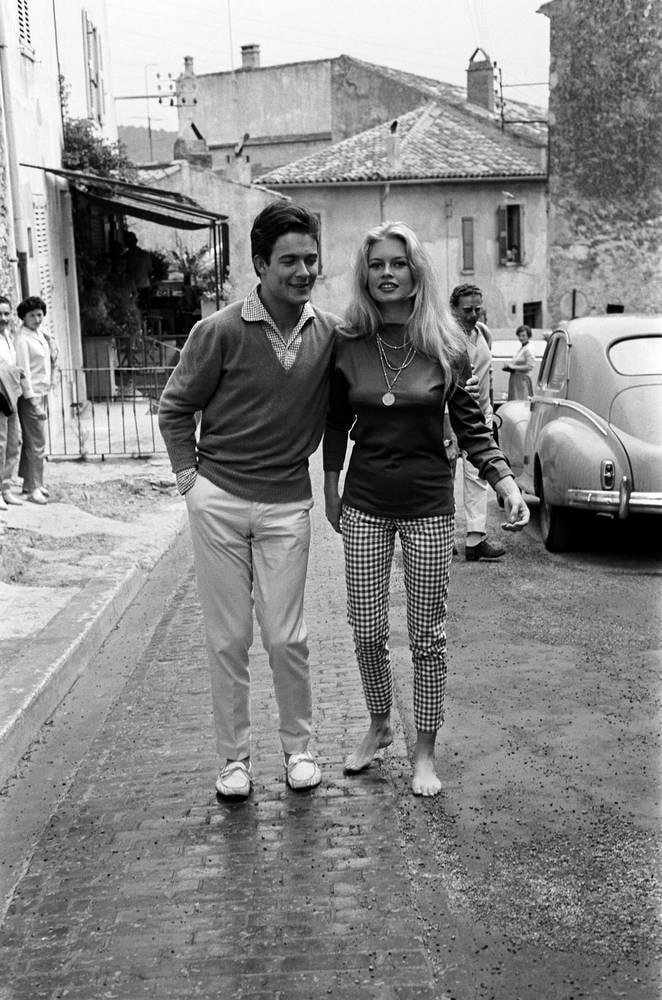 Brigitte Bardot con il marito Jacques Charrier in Costa Azzurra