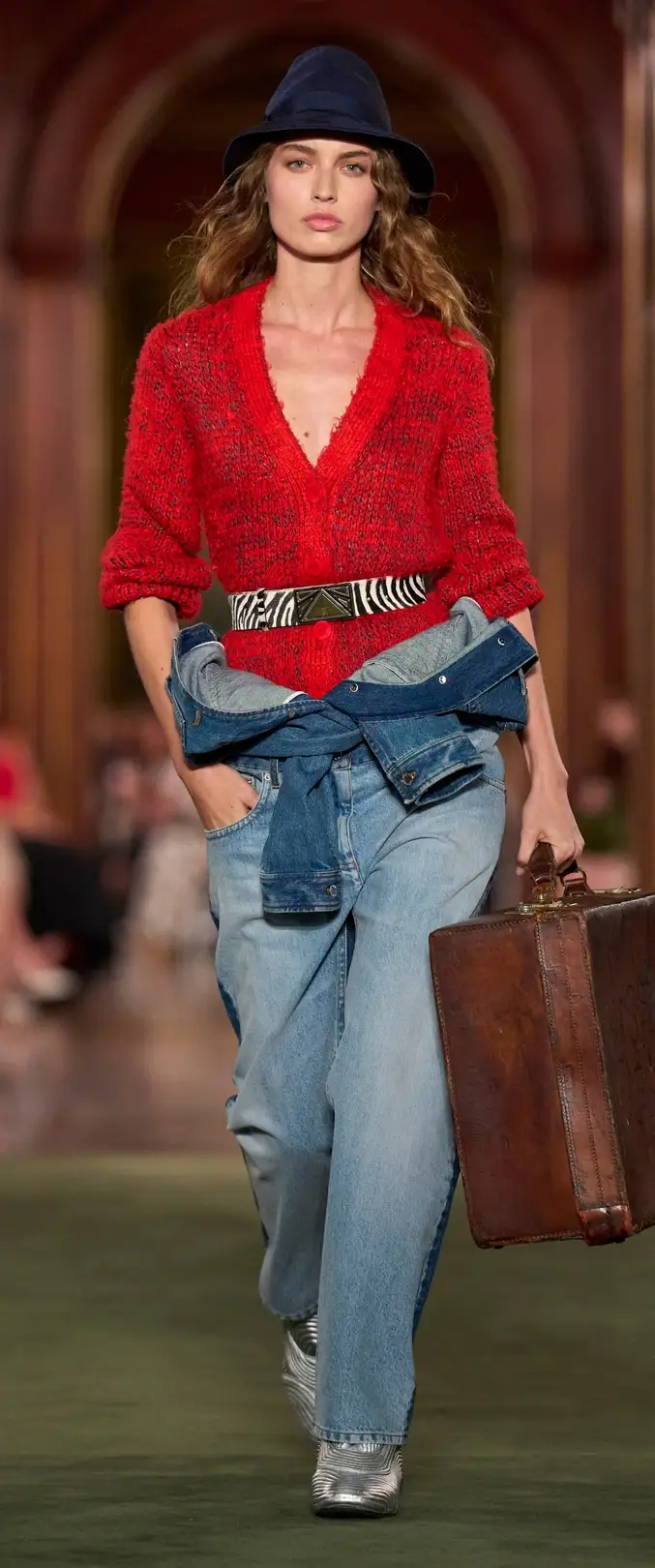 Un look Louis Vuitton cruise 2027 (ph Filippo Fior, courtesy Louis Vuitton)