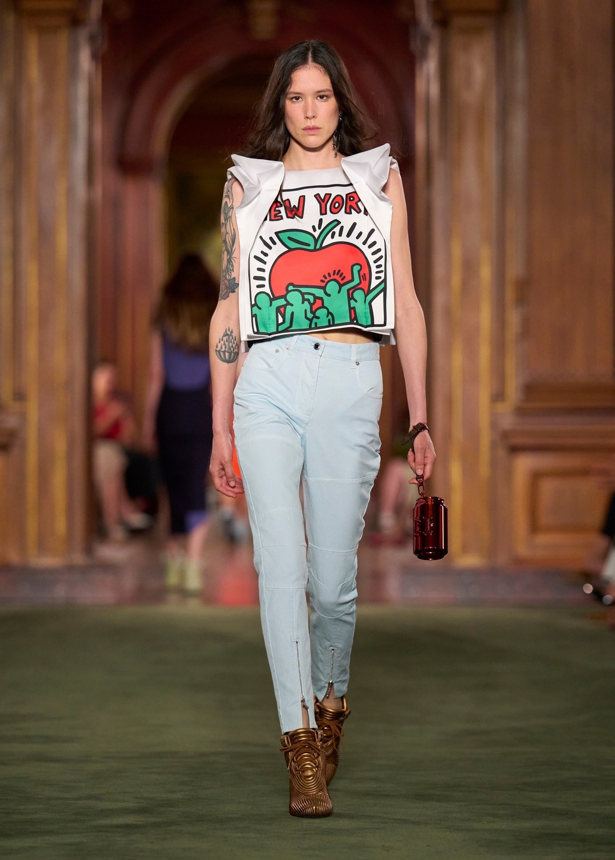 Un look Louis Vuitton cruise 2027 (ph Filippo Fior, courtesy Louis Vuitton)