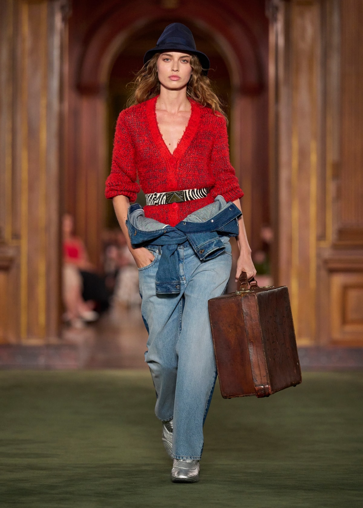Giulia Maenza sfila per la cruise 2027 di Louis Vuitton (courtesy Louis Vuitton/ph Filippo Fior)