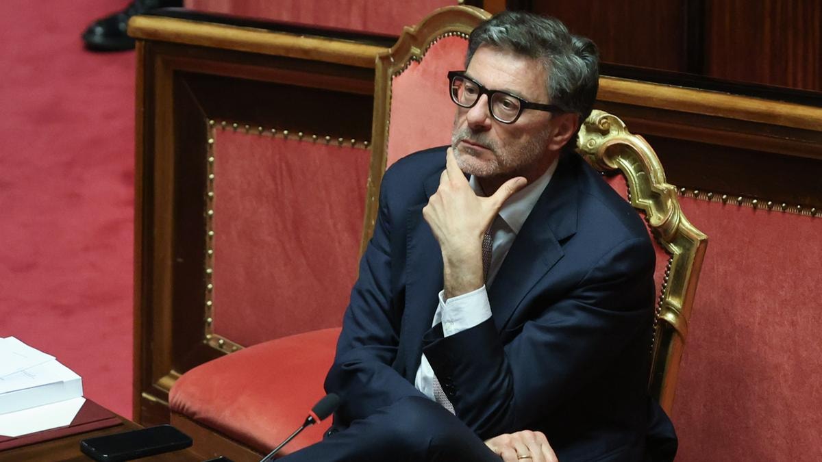 Taglio delle accise, Giorgetti: attesa proroga fino alla prima settimana di giugno