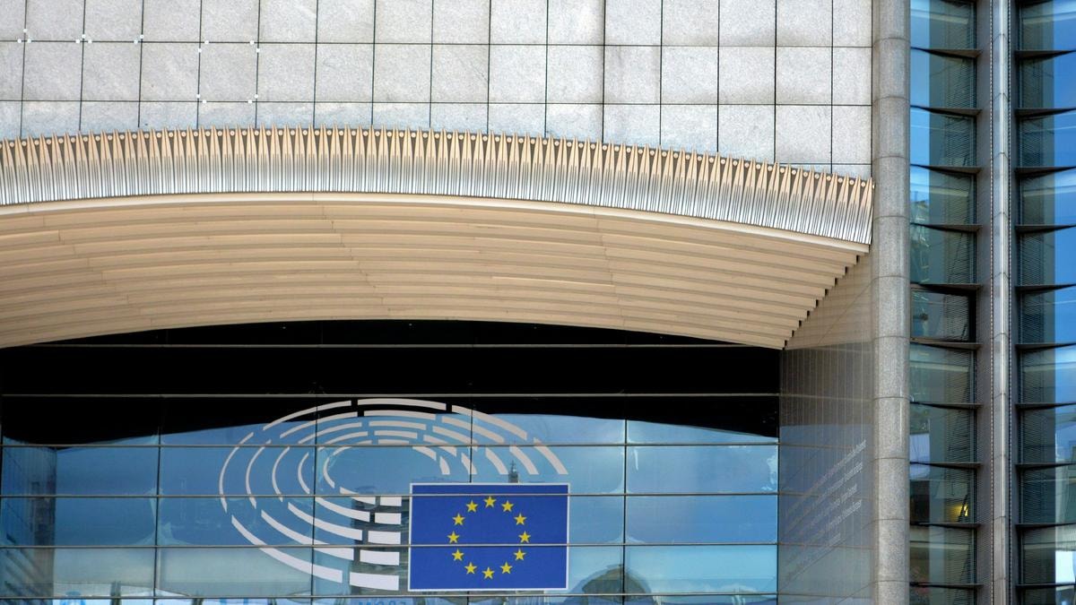 Ue, cinque Stati (compresa l’Italia) scrivono alla Commissione per rafforzare la difesa commerciale. Nel mirino c’è la Cina