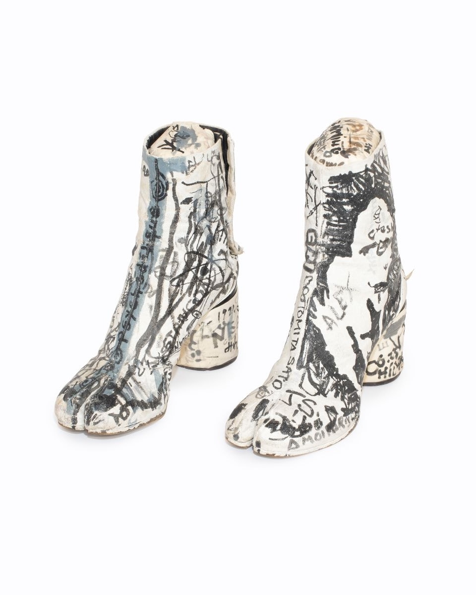 Un modello Tabi dell'archivio privato di Martin Margiela (ph Marc Chatelard, courtesy Maurice auction)