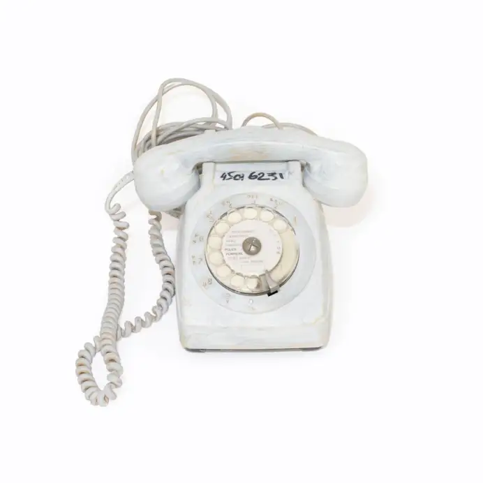 Un pezzo dell'archivio privato di Martin Margiela (ph Marc Chatelard, courtesy Maurice auction)