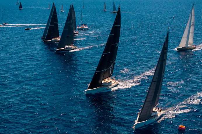 A Porto Cervo la regata dove gli armatori arrivano persino dall’Australia per esserci