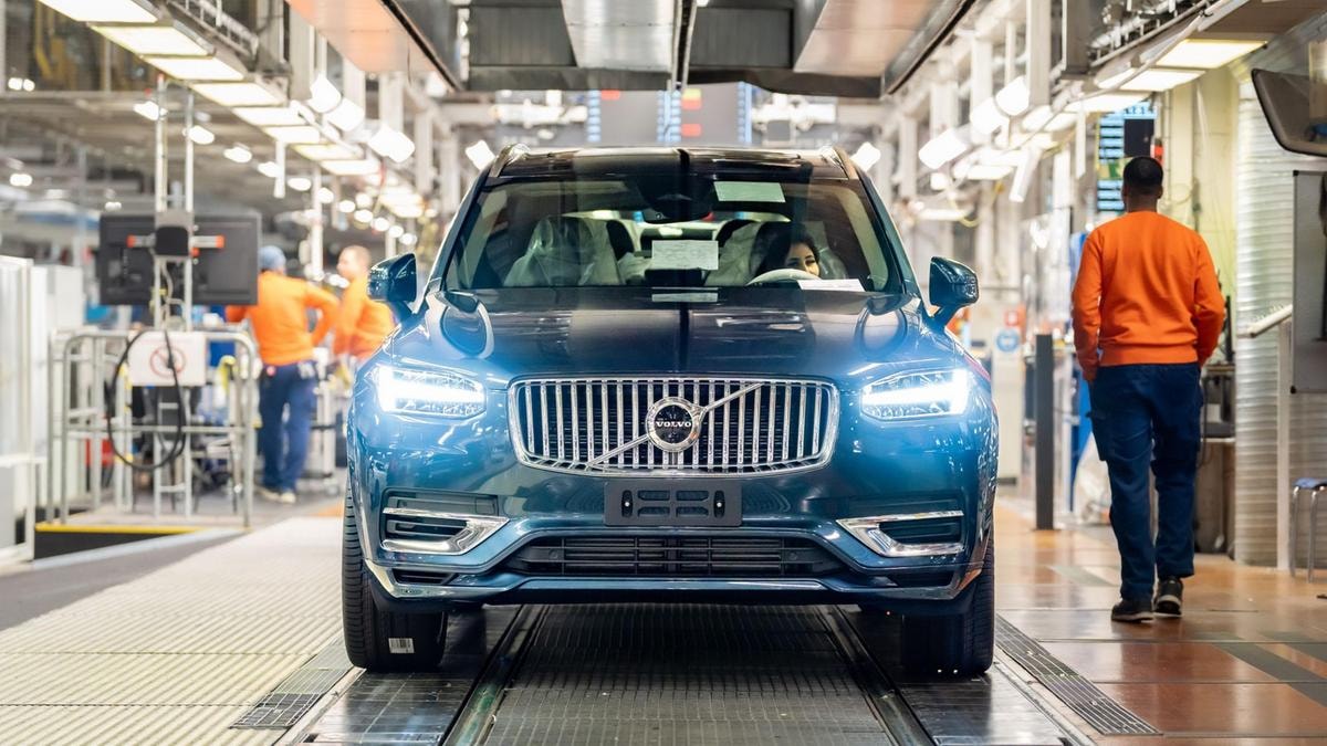Volvo, via libera negli Usa alle auto connesse nonostante la società sia controllata dei cinesi: il titolo vola a Stoccolma
