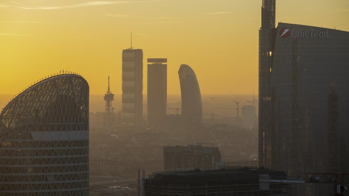 Kkr sceglie Milano: il colosso Usa apre una sede in Italia dopo 10 miliardi di investimenti tra Enilive e FiberCop 