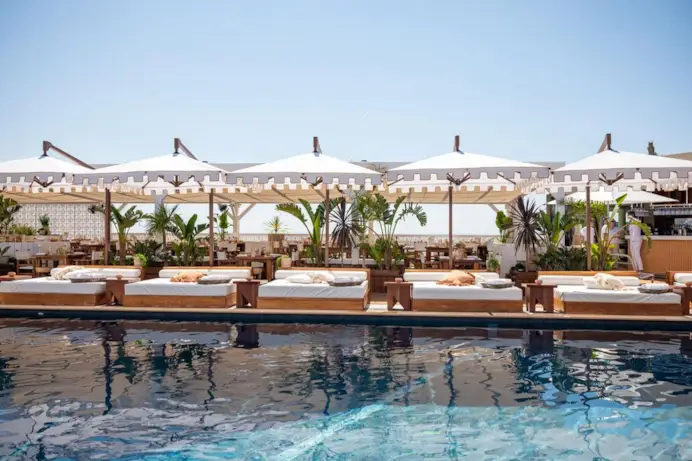Il rooftop più esclusivo di Monaco domina la Formula 1: perché tutti vogliono un tavolo al Nikki Beach durante il GP