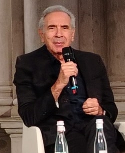 Carlo Capasa, al centro, durante il talk a Samab 2026 (foto Andrea Guolo)