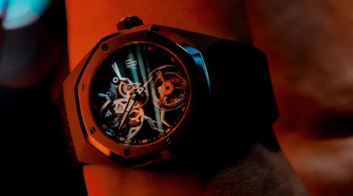 Tourbillon volante, titanio e avventurina: il nuovo Audemars Piguet creato con Ambush è pura audacia