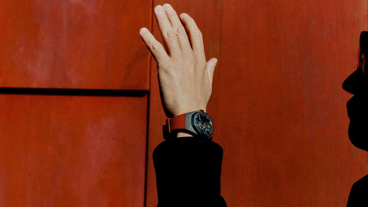 Tourbillon volante, titanio e avventurina: il nuovo Audemars Piguet creato con Ambush è pura audacia