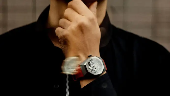Tourbillon volante, titanio e avventurina: il nuovo Audemars Piguet creato con Ambush è pura audacia