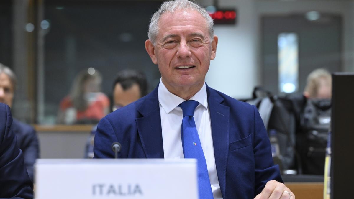 G7, Urso porta a Parigi il modello italiano sull’AI: «Serve autonomia strategica»
