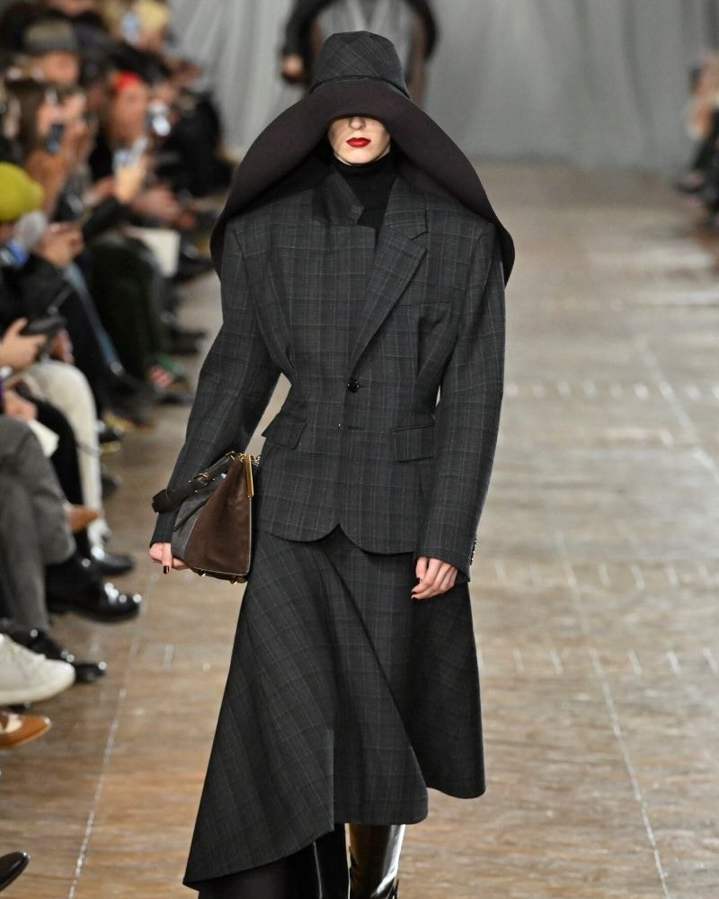 Un look fall-winter 2026/27 di Lanvin (ph Francesc Ten/MFF)
